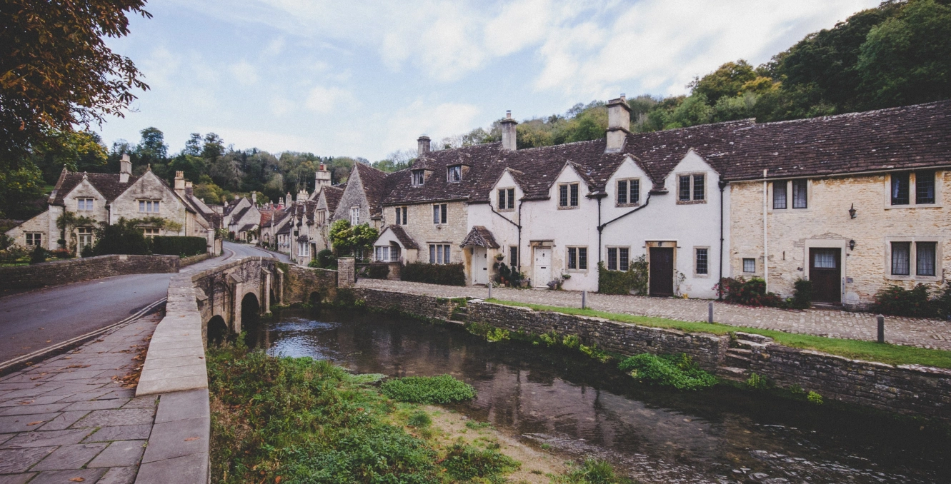 Ivy barn 01js V1m I5n U unsplash